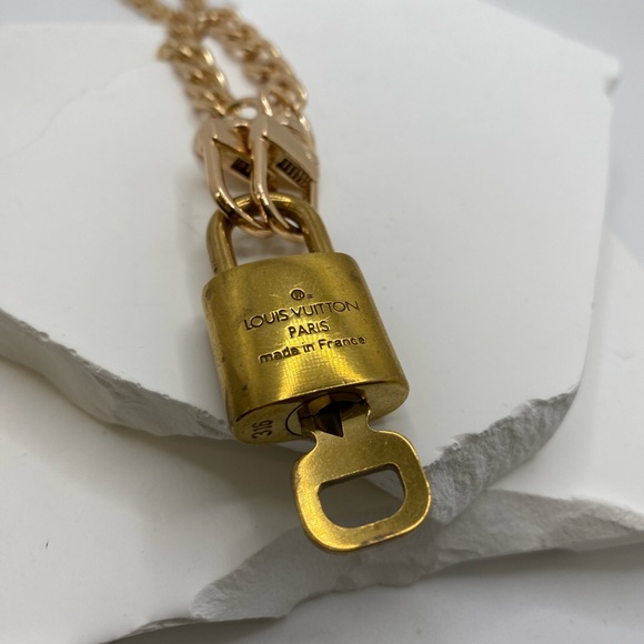 Louis Vuitton lock and key chain necklace - Picture 7 of 7